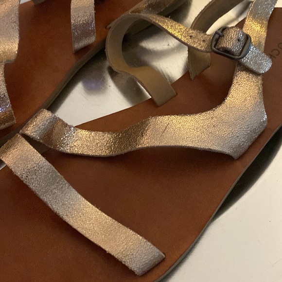 Light pink metallic LuckyBrand sandals - Picture 3 of 4